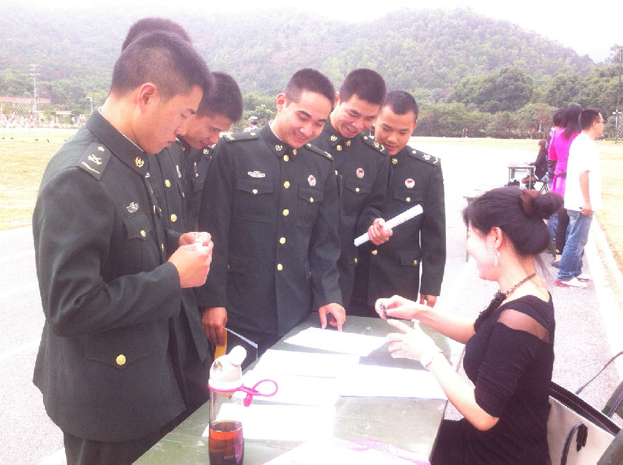 部队人才招聘会2.jpg